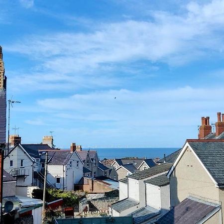 Rhubarb Terrace On The Coast - Sleeps 1-6 Villa Colwyn Bay Exterior photo