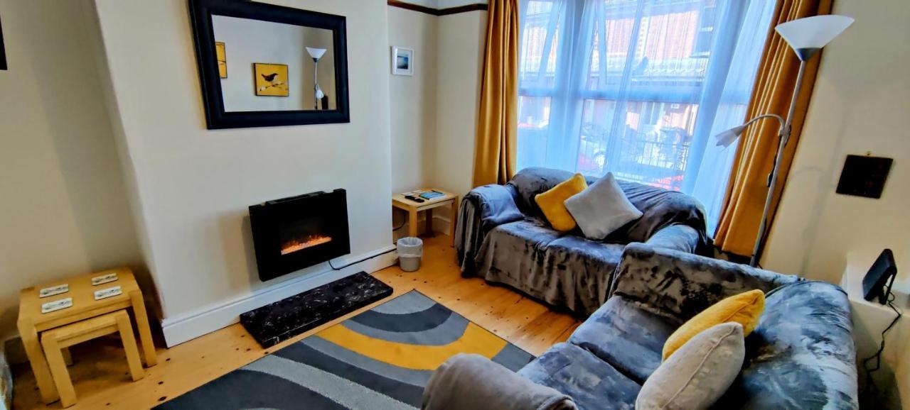 Rhubarb Terrace On The Coast - Sleeps 1-6 Villa Colwyn Bay Exterior photo