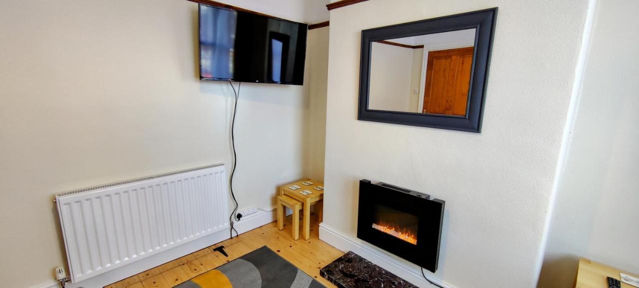 Rhubarb Terrace On The Coast - Sleeps 1-6 Villa Colwyn Bay Exterior photo