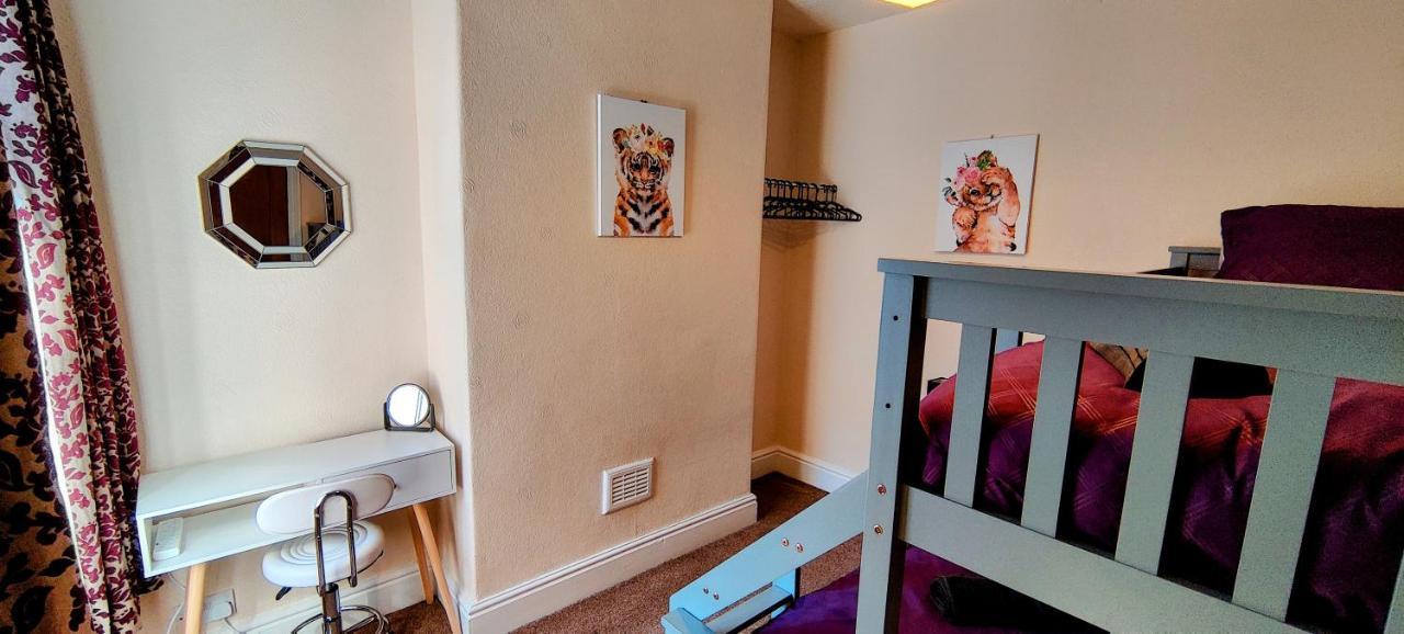 Rhubarb Terrace On The Coast - Sleeps 1-6 Villa Colwyn Bay Exterior photo