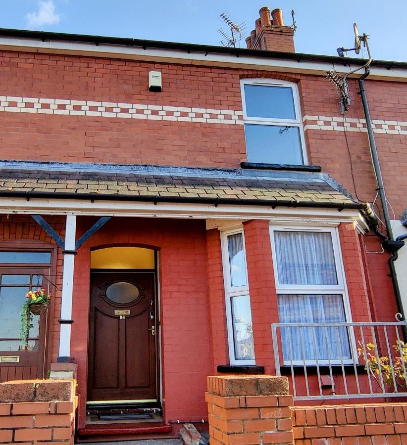 Rhubarb Terrace On The Coast - Sleeps 1-6 Villa Colwyn Bay Exterior photo