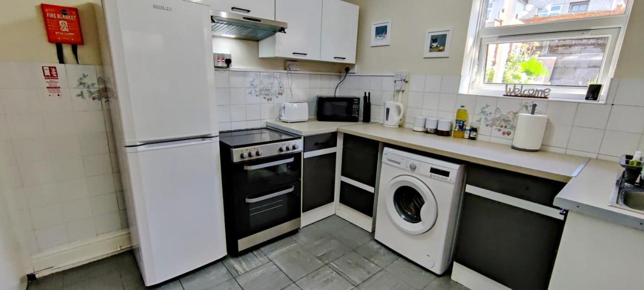 Rhubarb Terrace On The Coast - Sleeps 1-6 Villa Colwyn Bay Exterior photo