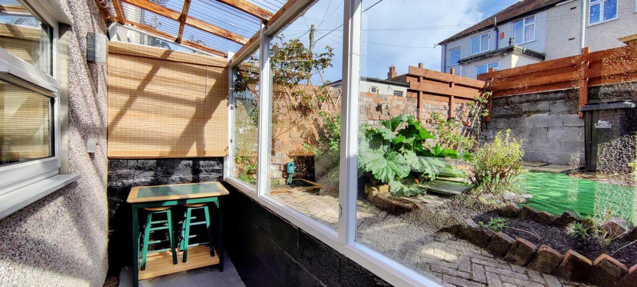 Rhubarb Terrace On The Coast - Sleeps 1-6 Villa Colwyn Bay Exterior photo
