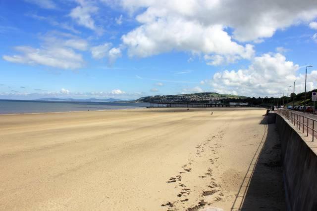 Rhubarb Terrace On The Coast - Sleeps 1-6 Villa Colwyn Bay Exterior photo
