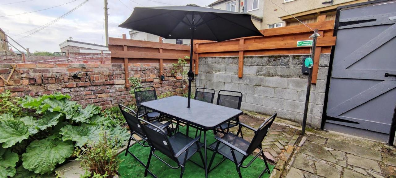 Rhubarb Terrace On The Coast - Sleeps 1-6 Villa Colwyn Bay Exterior photo